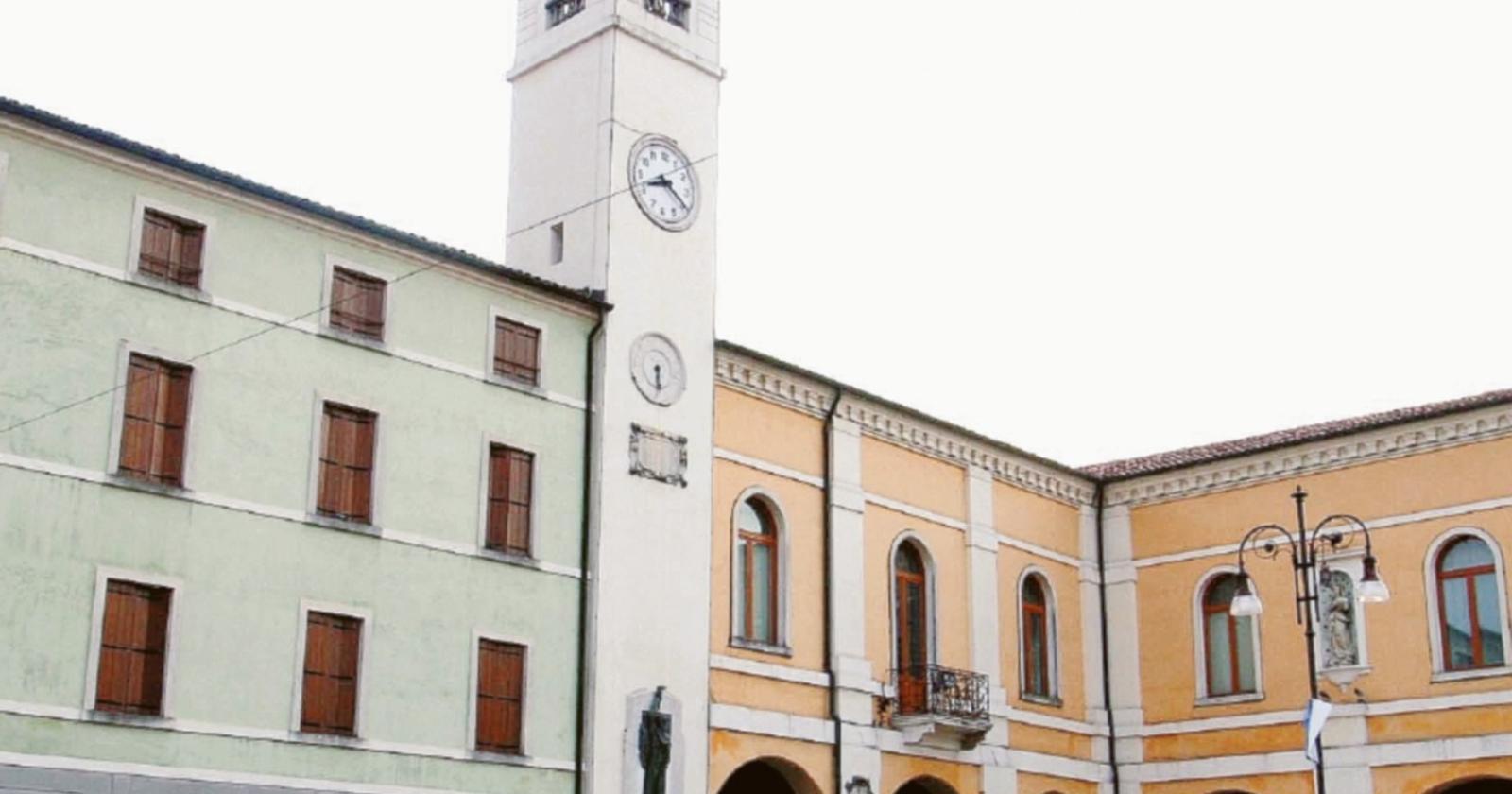 Il Comune si vende pure la caserma