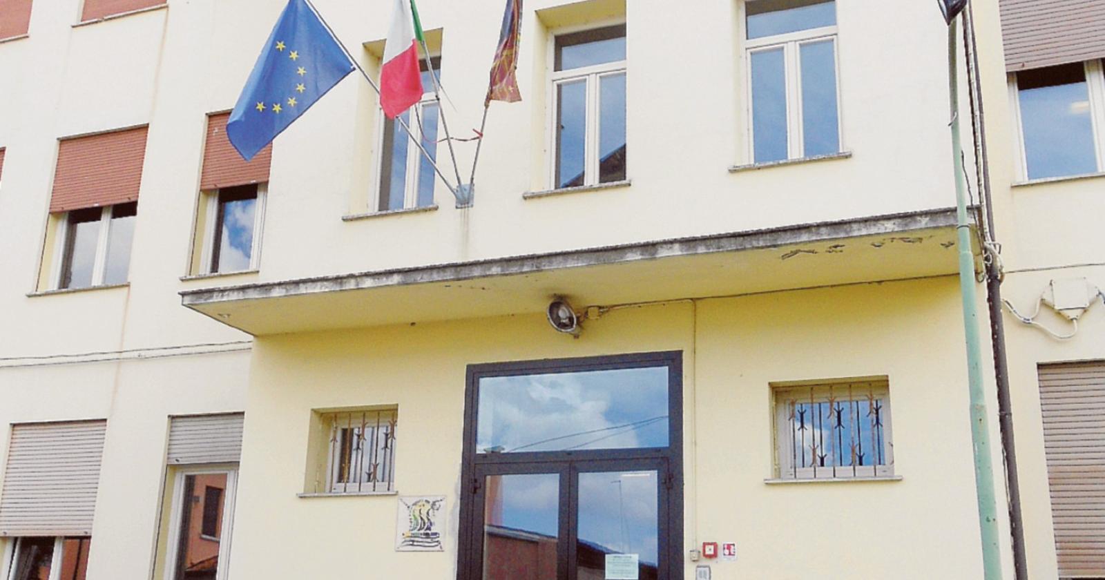 Scuola, primo assalto respinto