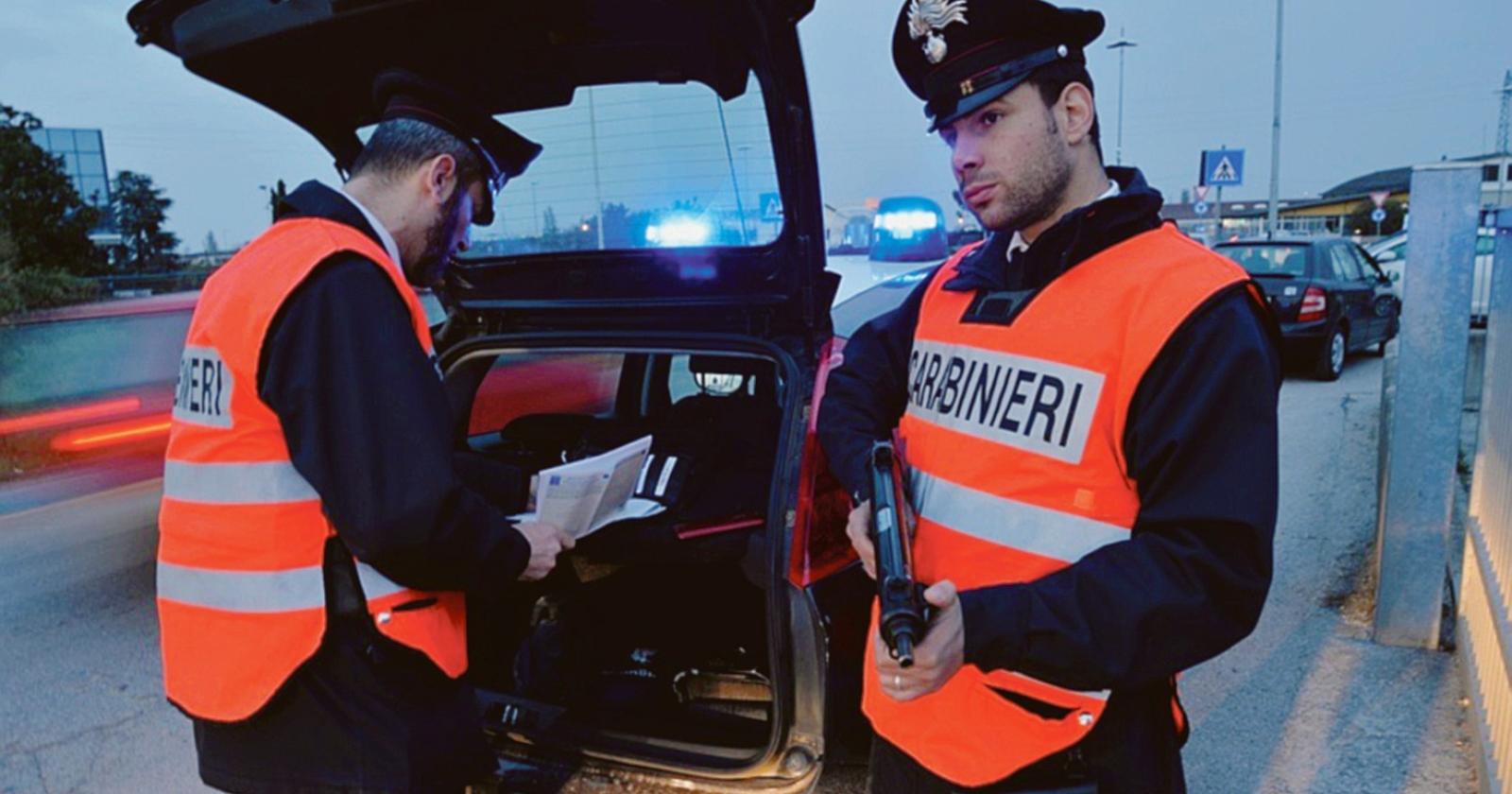 Ladri all’assalto con la gente in casa