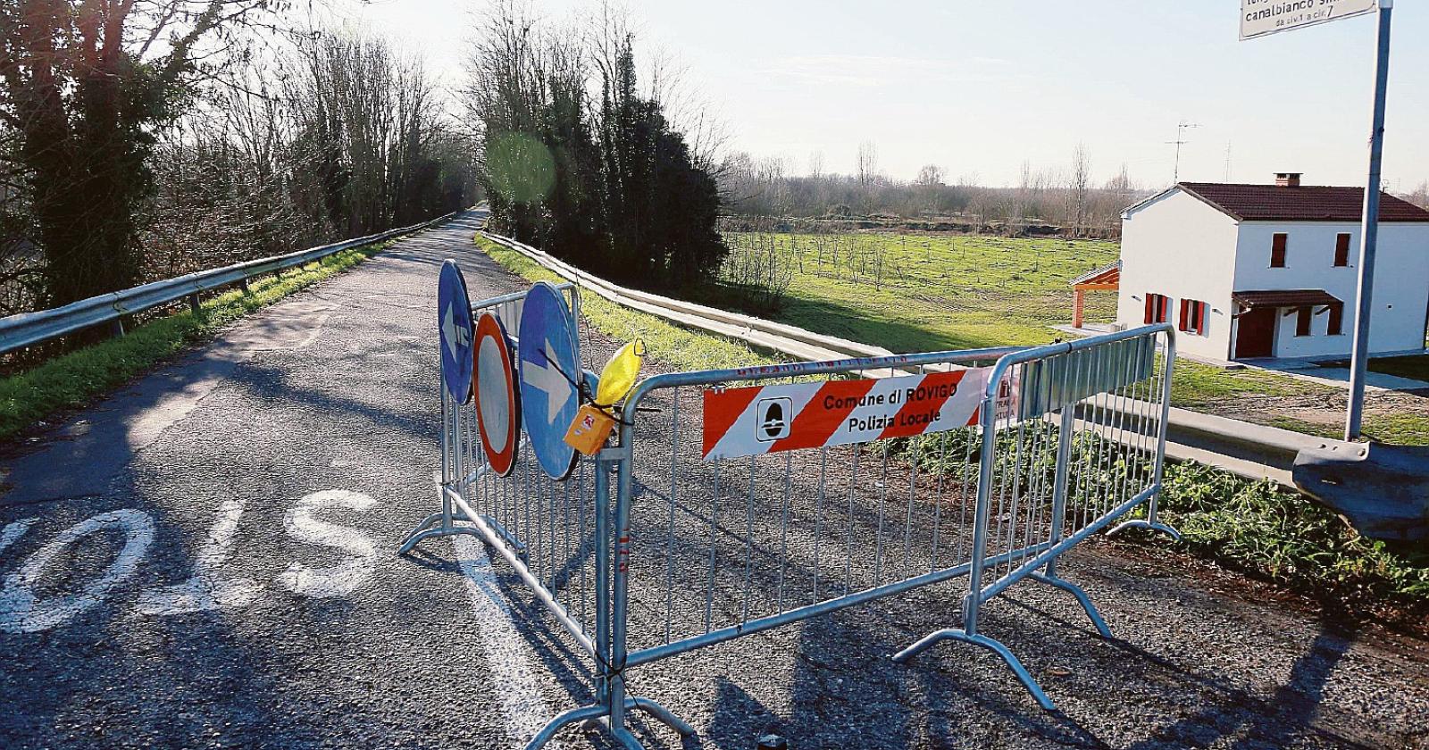 “Strada chiusa, siamo isolati”
