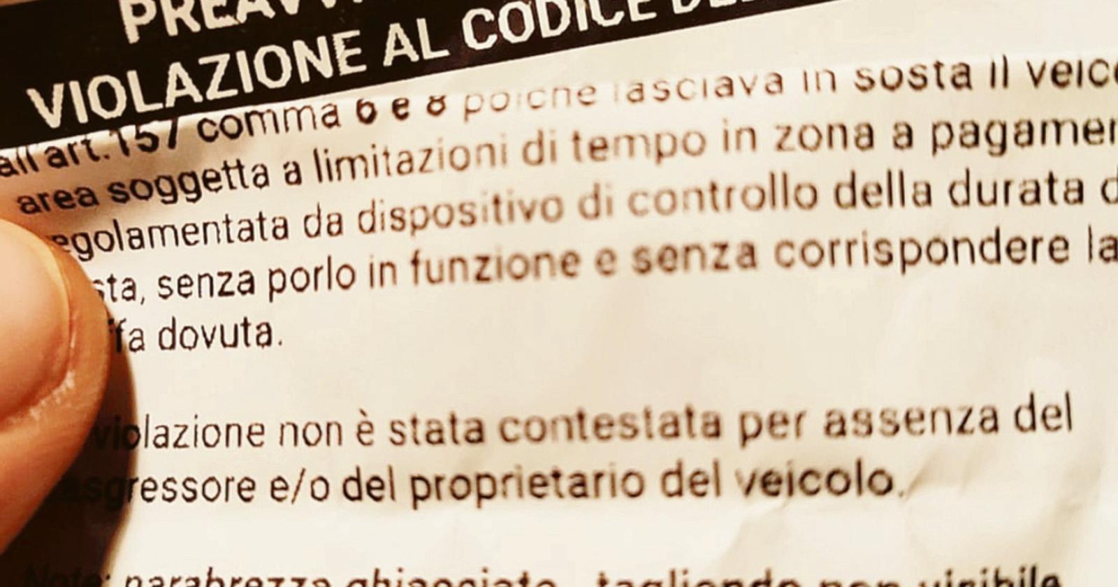 Ghiaccio sul vetro e scatta  la multa