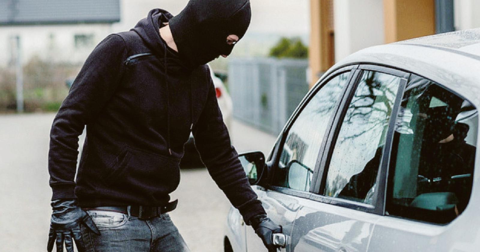 Ladri nelle corti a caccia di auto