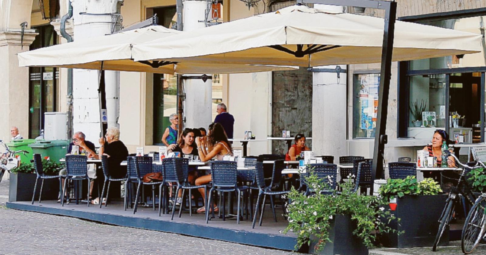 La soluzione per il futuro? Bar e ristoranti a tutto plateatico