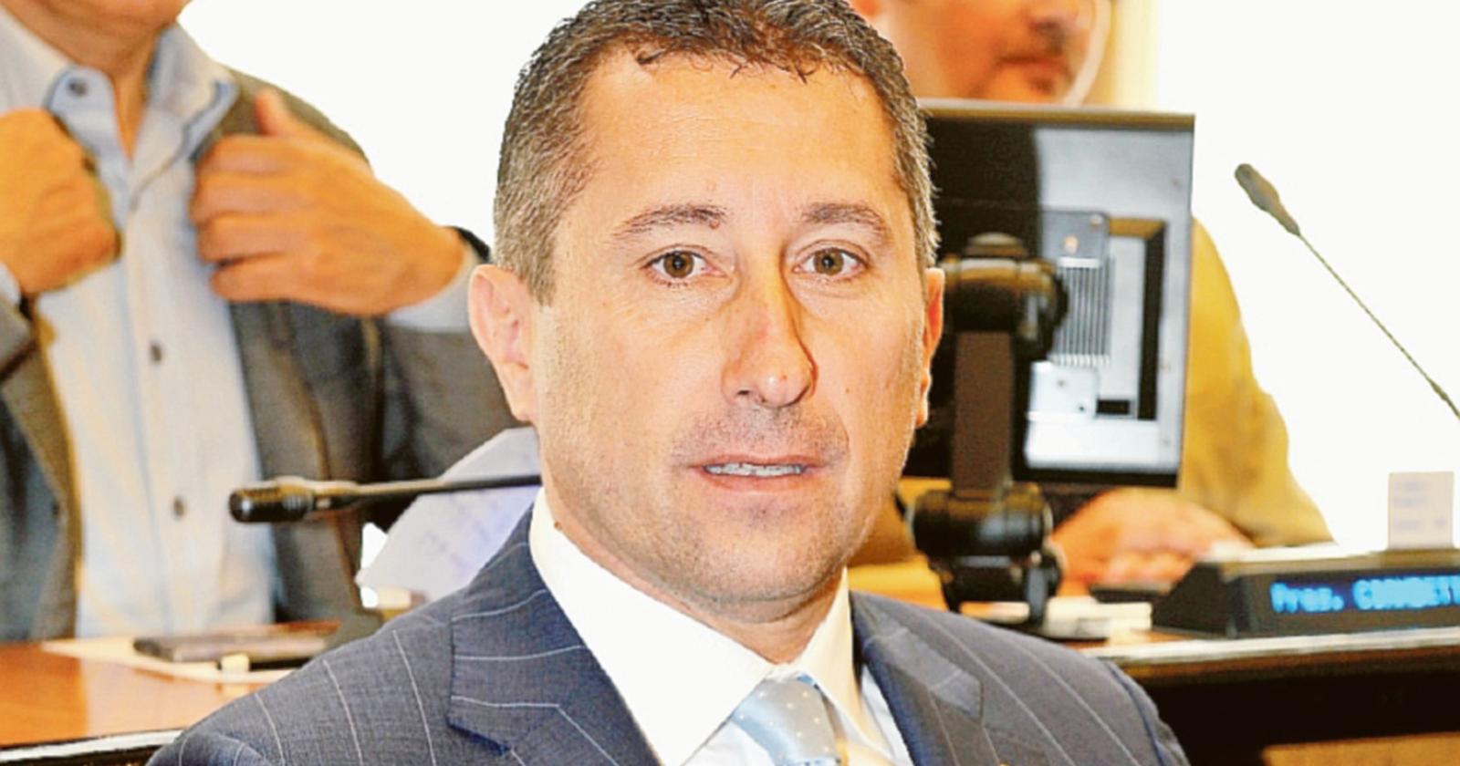 “Riaprire, questione di dignità”