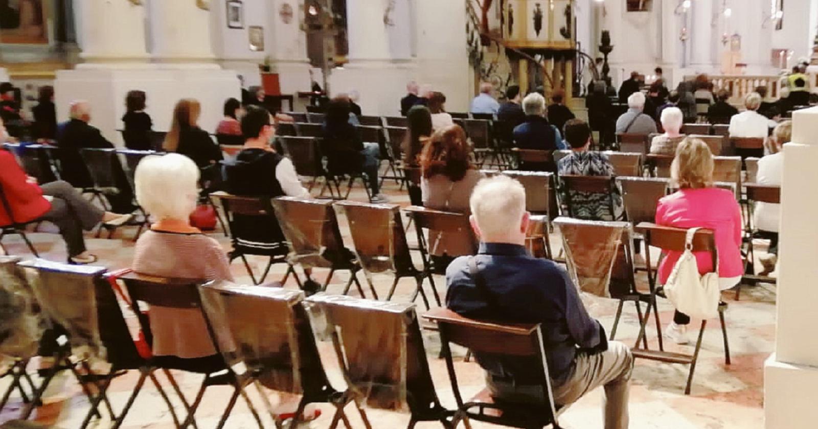 Messe, i fedeli rispettano le regole