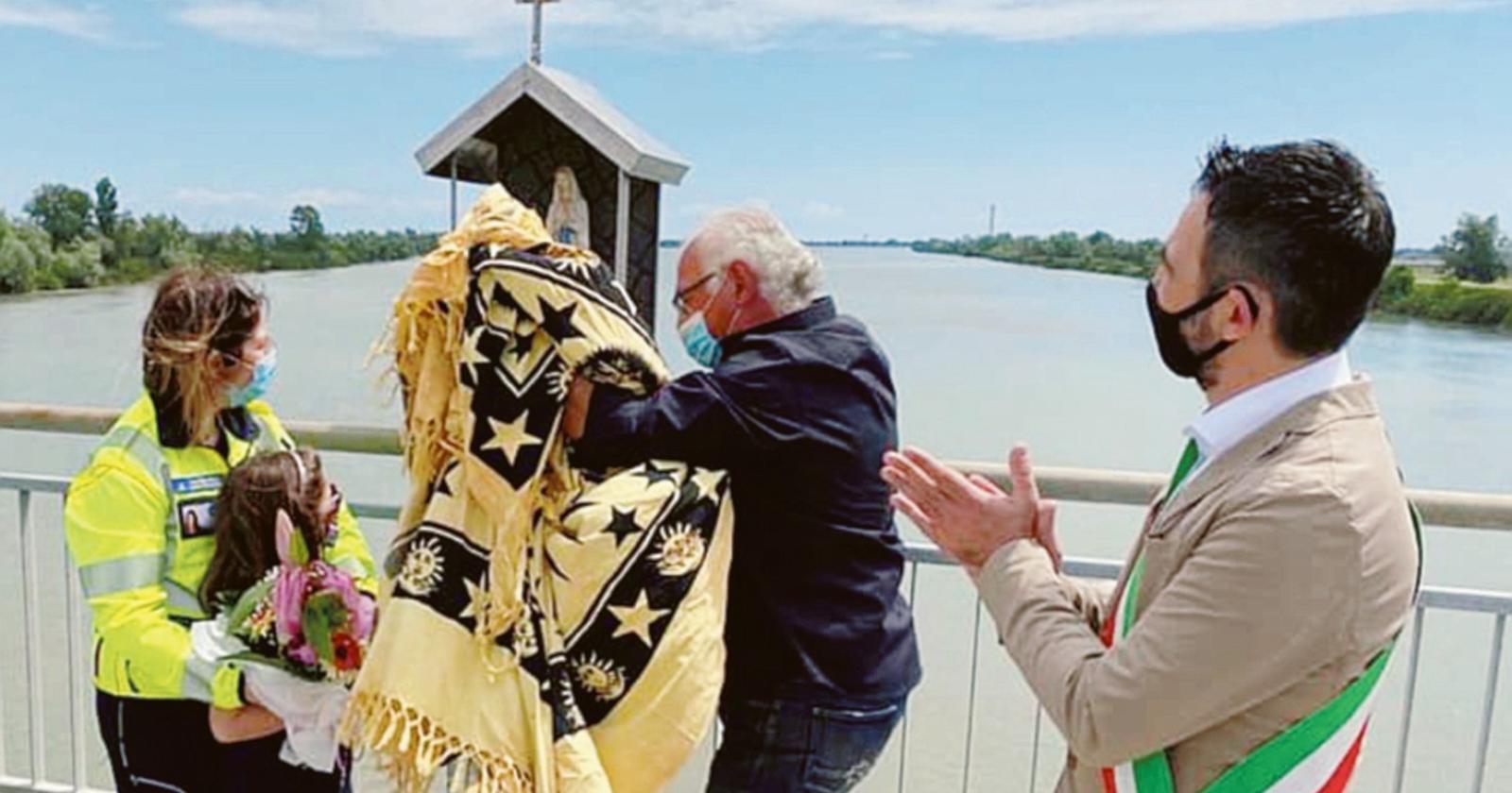 Un segno di speranza sul ponte: inaugurata la Madonnina