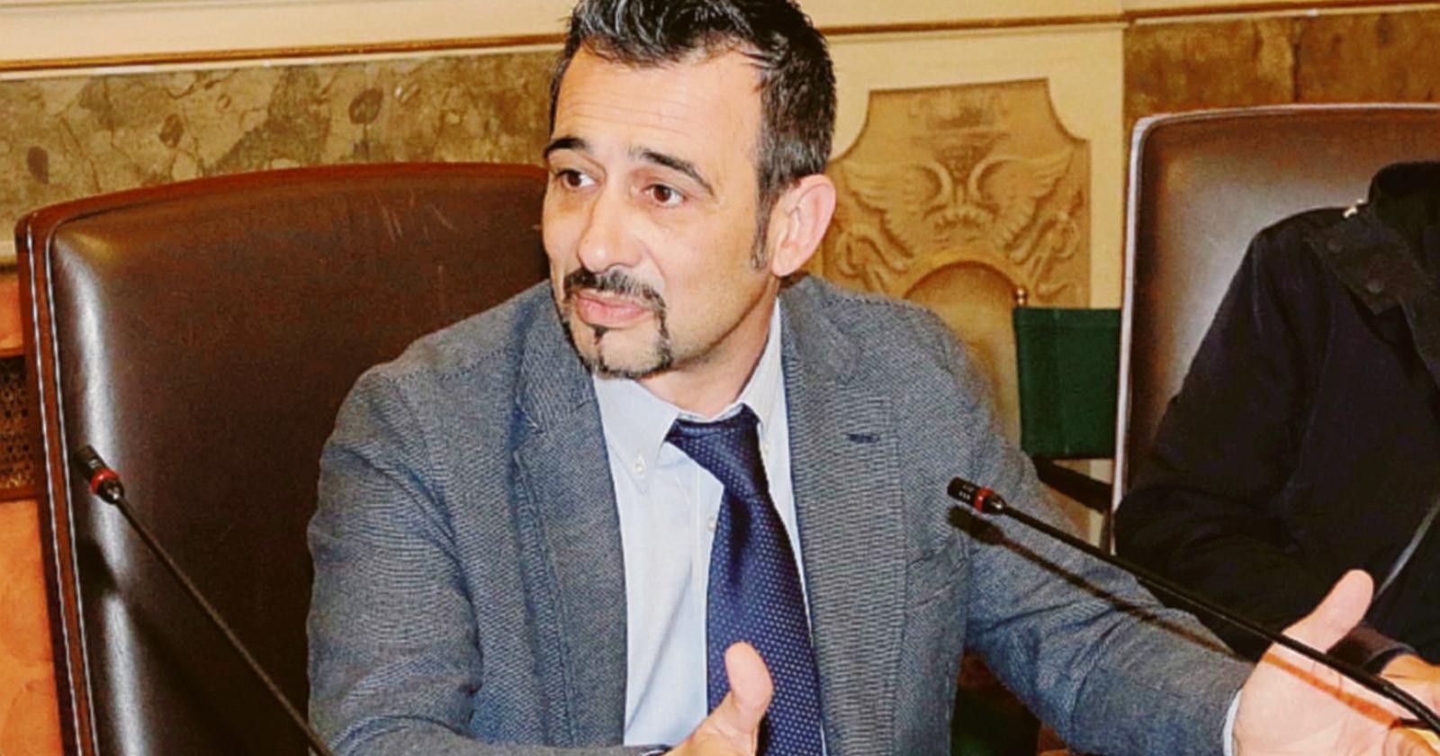 “...  Con zero responsabilità, mi candido io!”