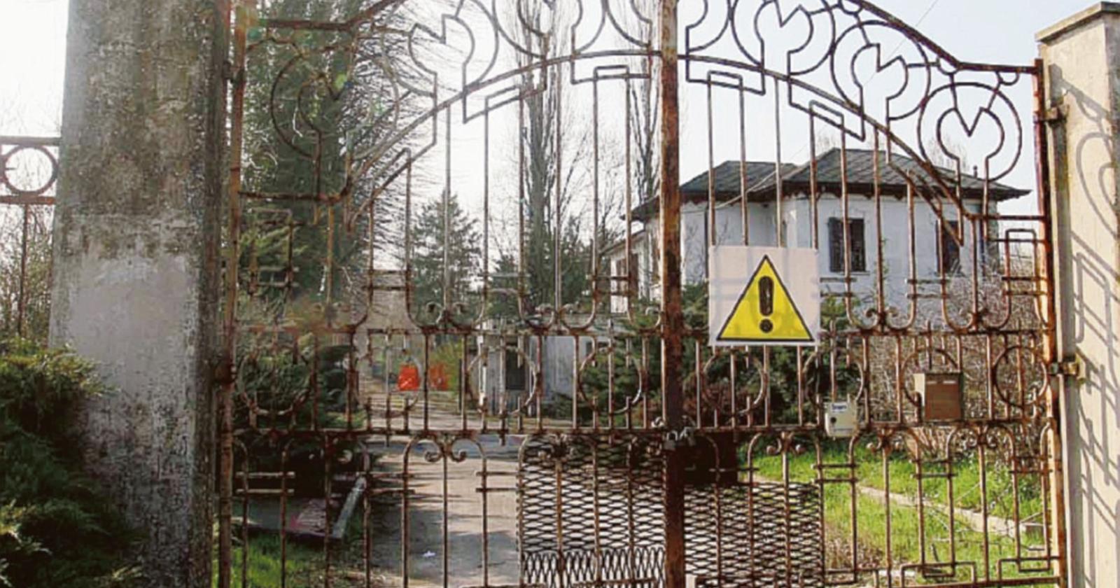 “Amianto all'ex ospedale psichiatrico, ma è sicuro entrarci?"