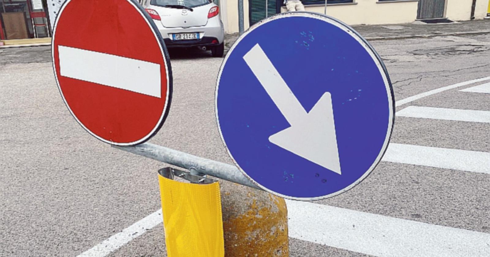 "Segnaletica pessima, già avvenuti vari incidenti"