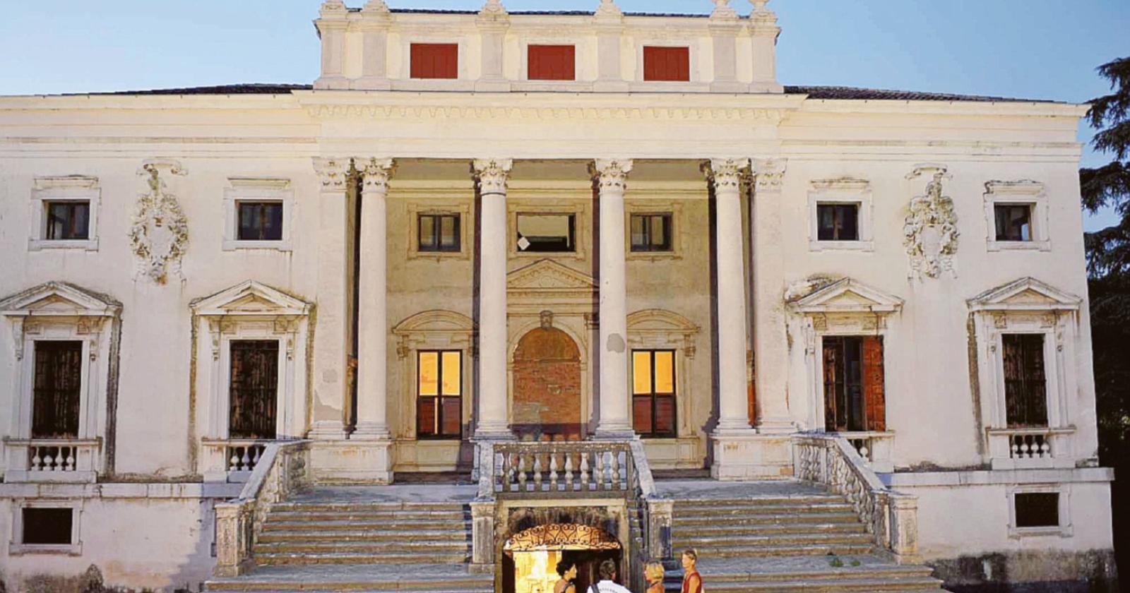 Una petizione per salvare la Villa