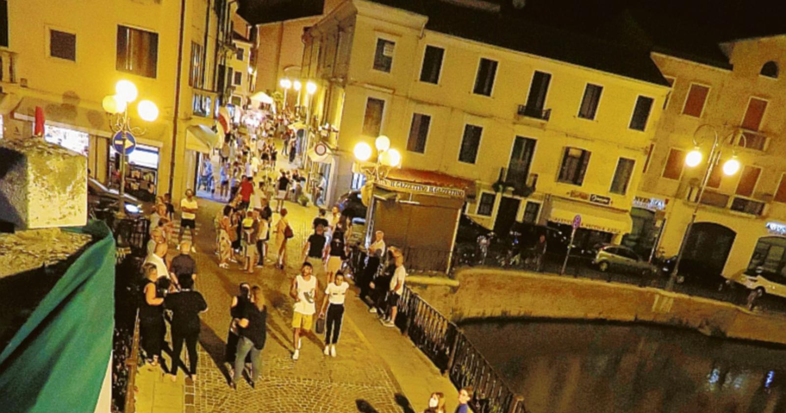 La grande serata dello shopping, negozi aperti fino a tardi