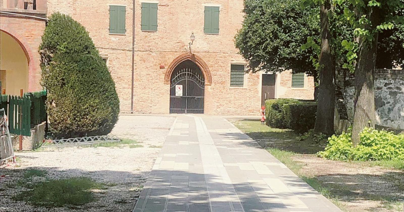 Abbazia, il vialetto è sistemato