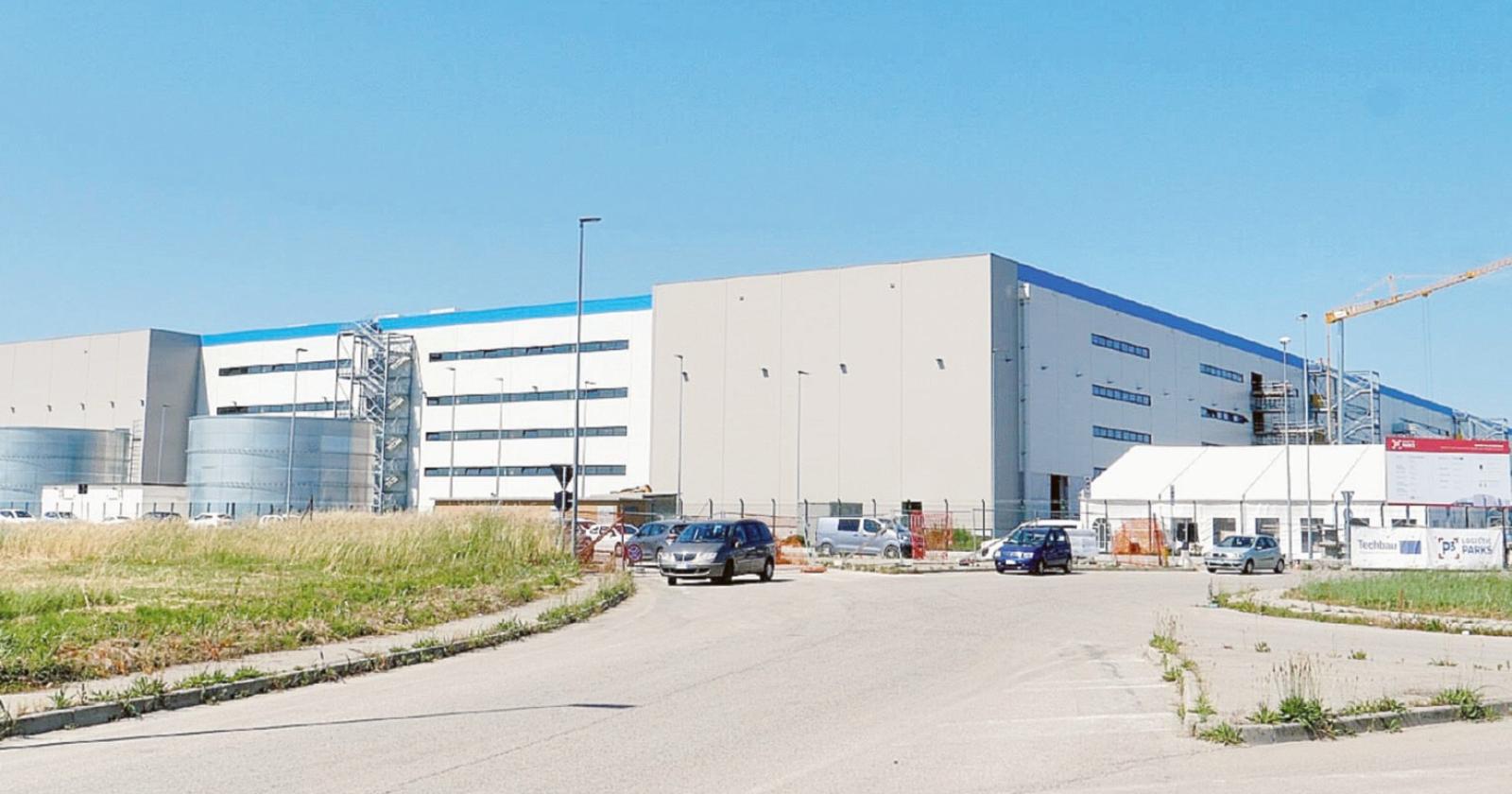Un’area sosta attrezzata per i camion