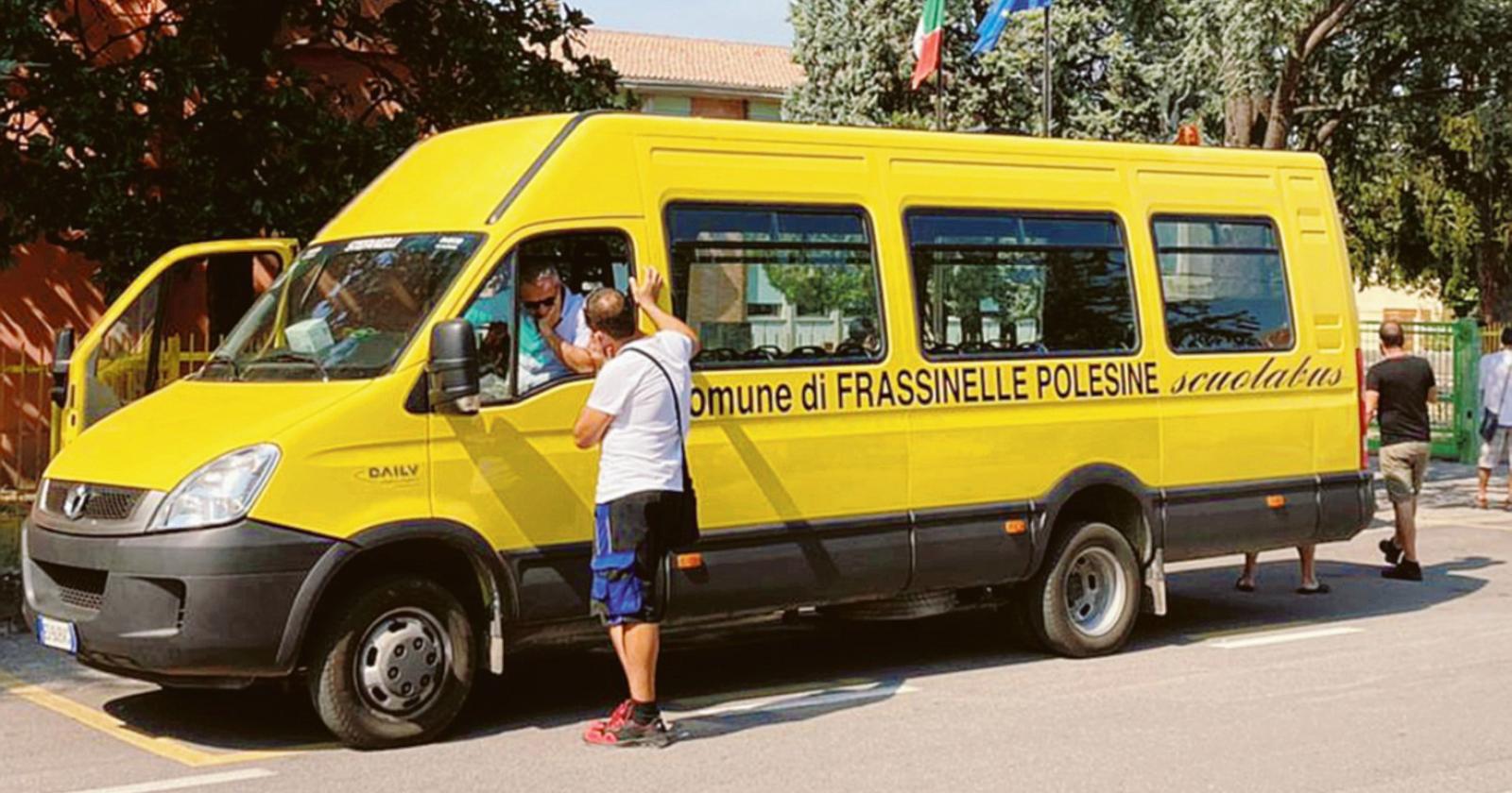 Manca un autista, il sindaco si mette alla guida dello scuolabus