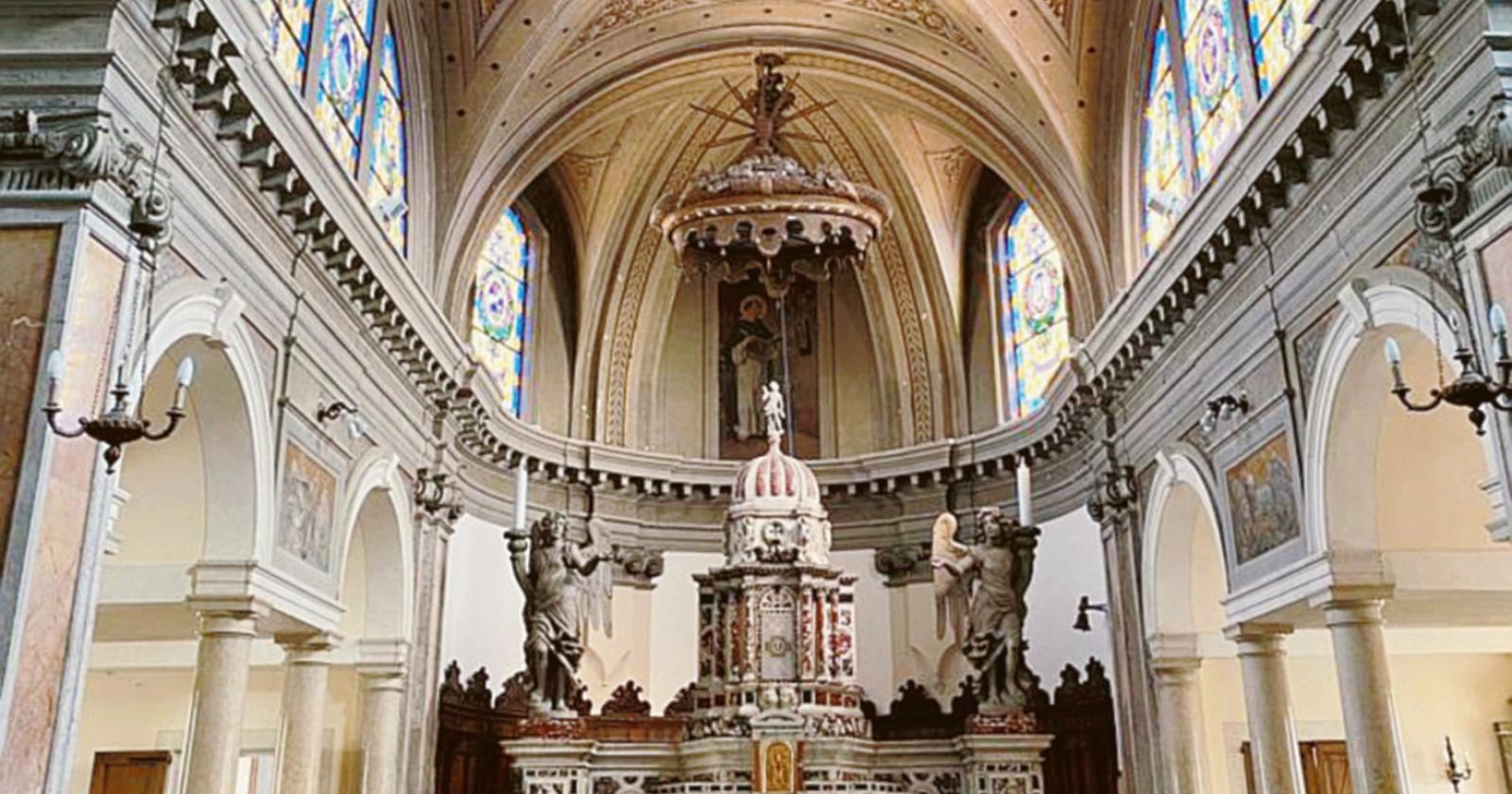 Parte la sistemazione della chiesa. Niente messa per un po'