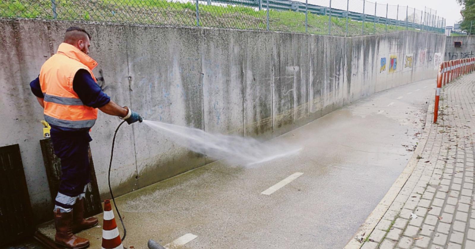 Via Stacche, ripulito finalmente il sottopasso