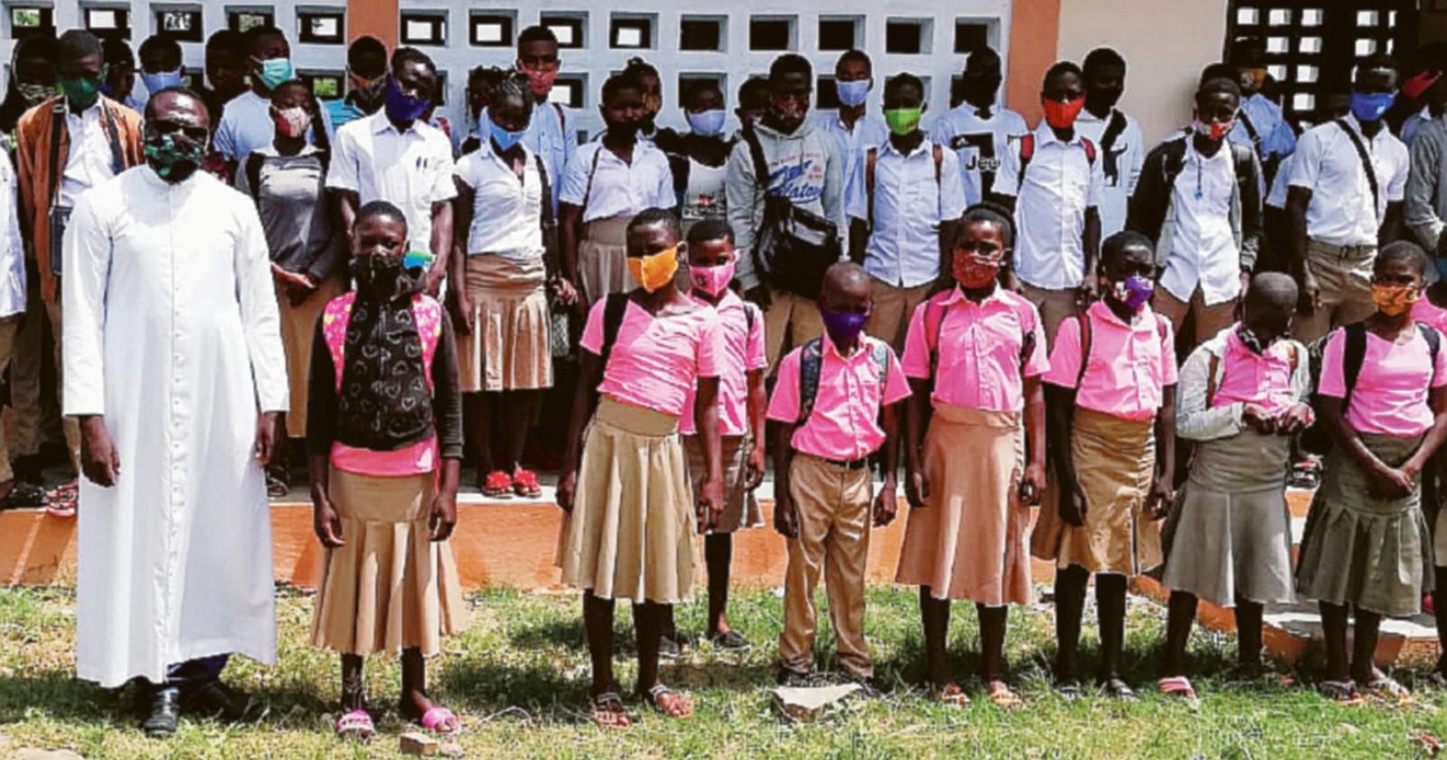 La solidarietà che vale la scuola per novanta ragazzi