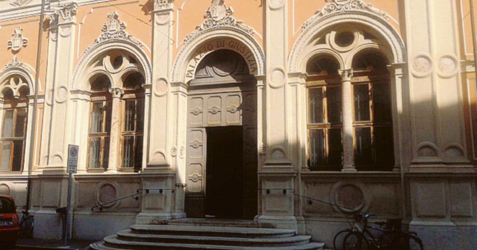 “Così guadagnerete milioni”, derubati di 290mila euro
