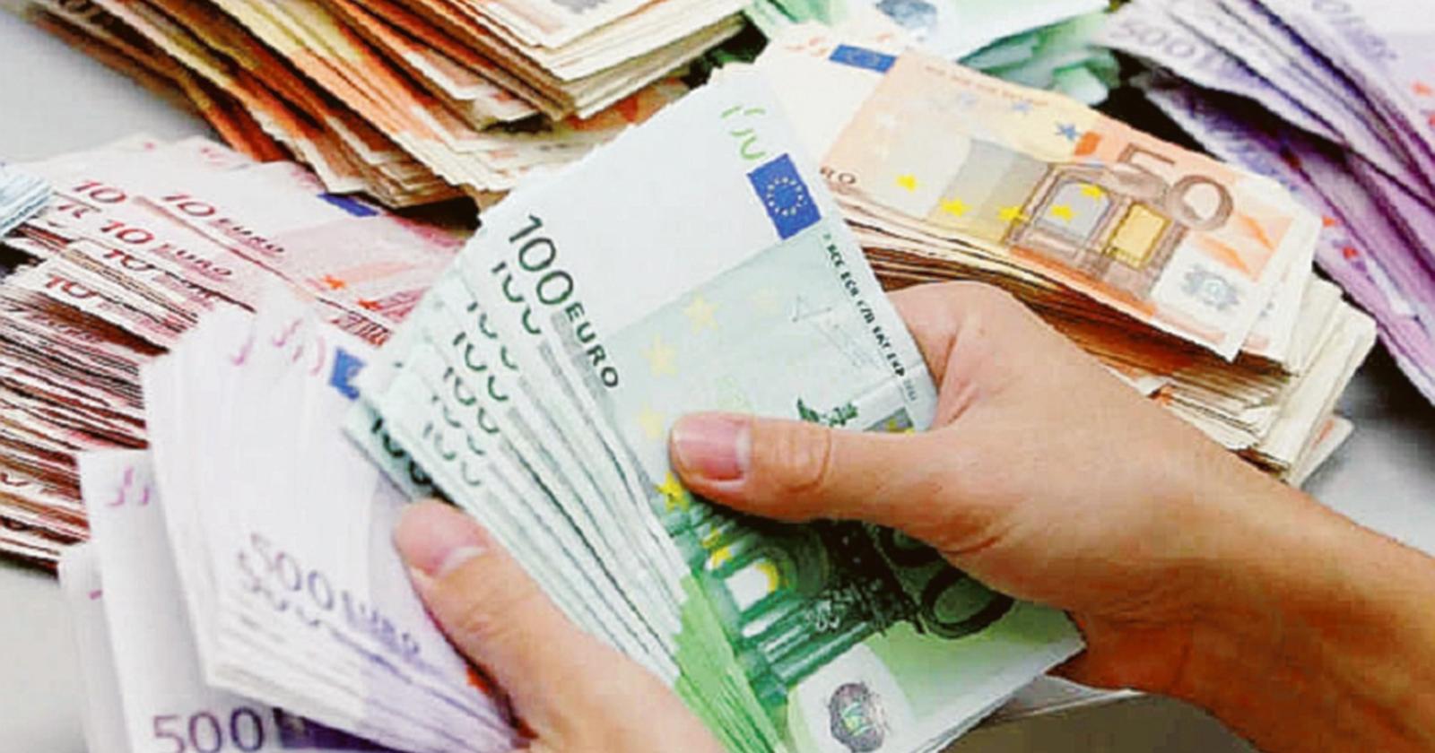 Arrivano i fondi per arredi e didattica alla scuola 