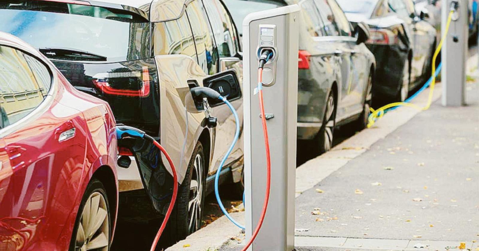 Le colonnine elettriche arrivano anche qua
