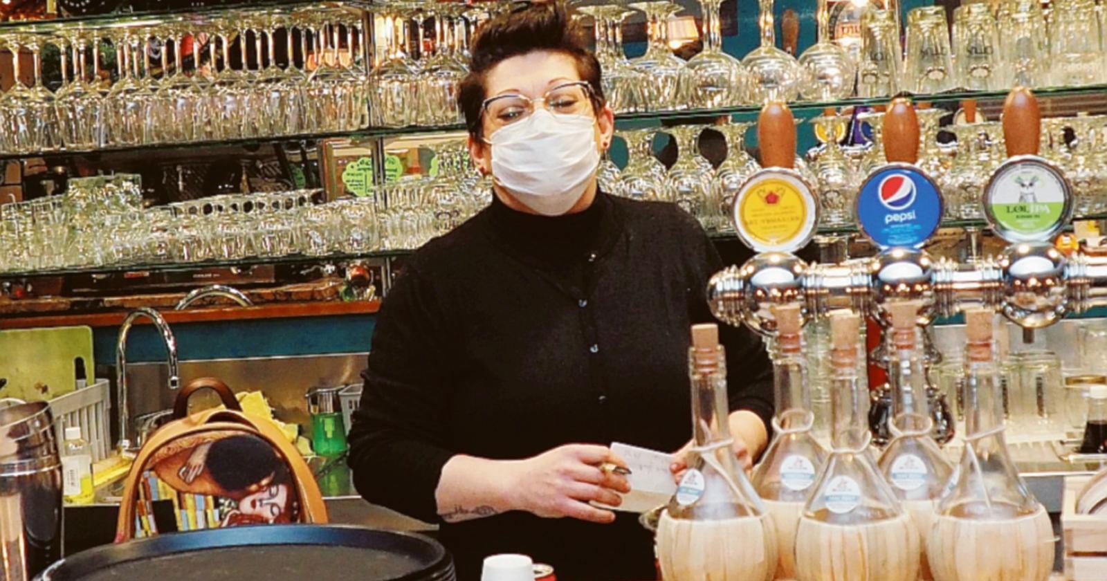 "Io ho aperto, ma ho avvisato i clienti: 'Rischiate la multa'"
