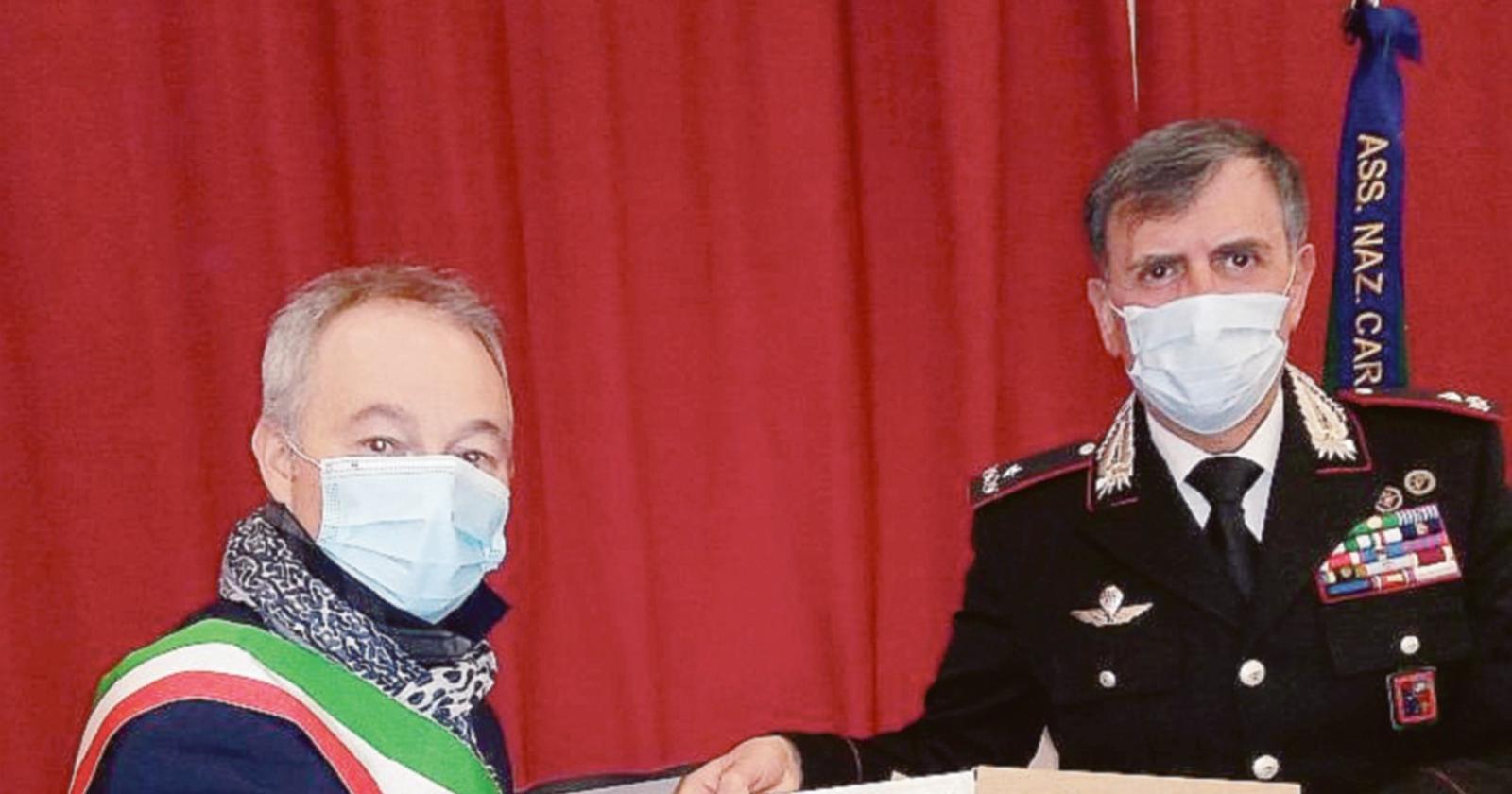 Un saluto al comandante che va in pensione