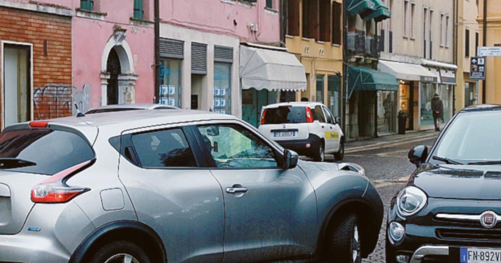“Entro il 31 marzo stop alle auto in piazza Merlin. Arriva il varco".