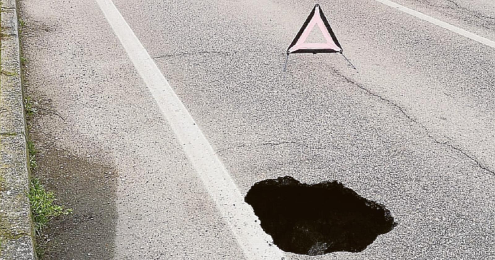 Buche sulle strade, veri e propri crateri in via Savonarola