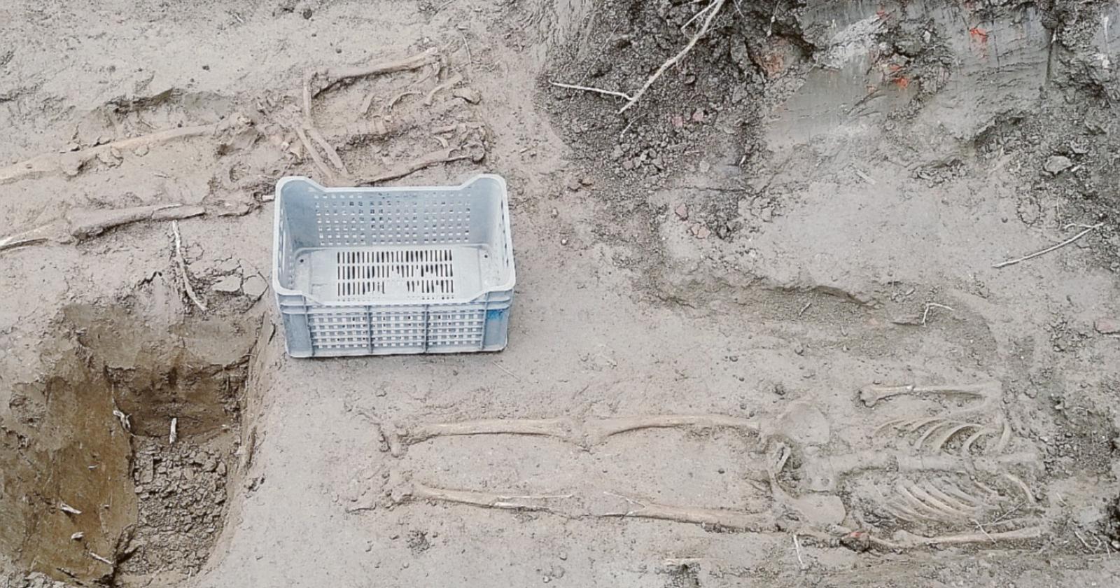 Incredibile scoperta: in chiesa quattro antiche tombe, con altrettanti scheletri