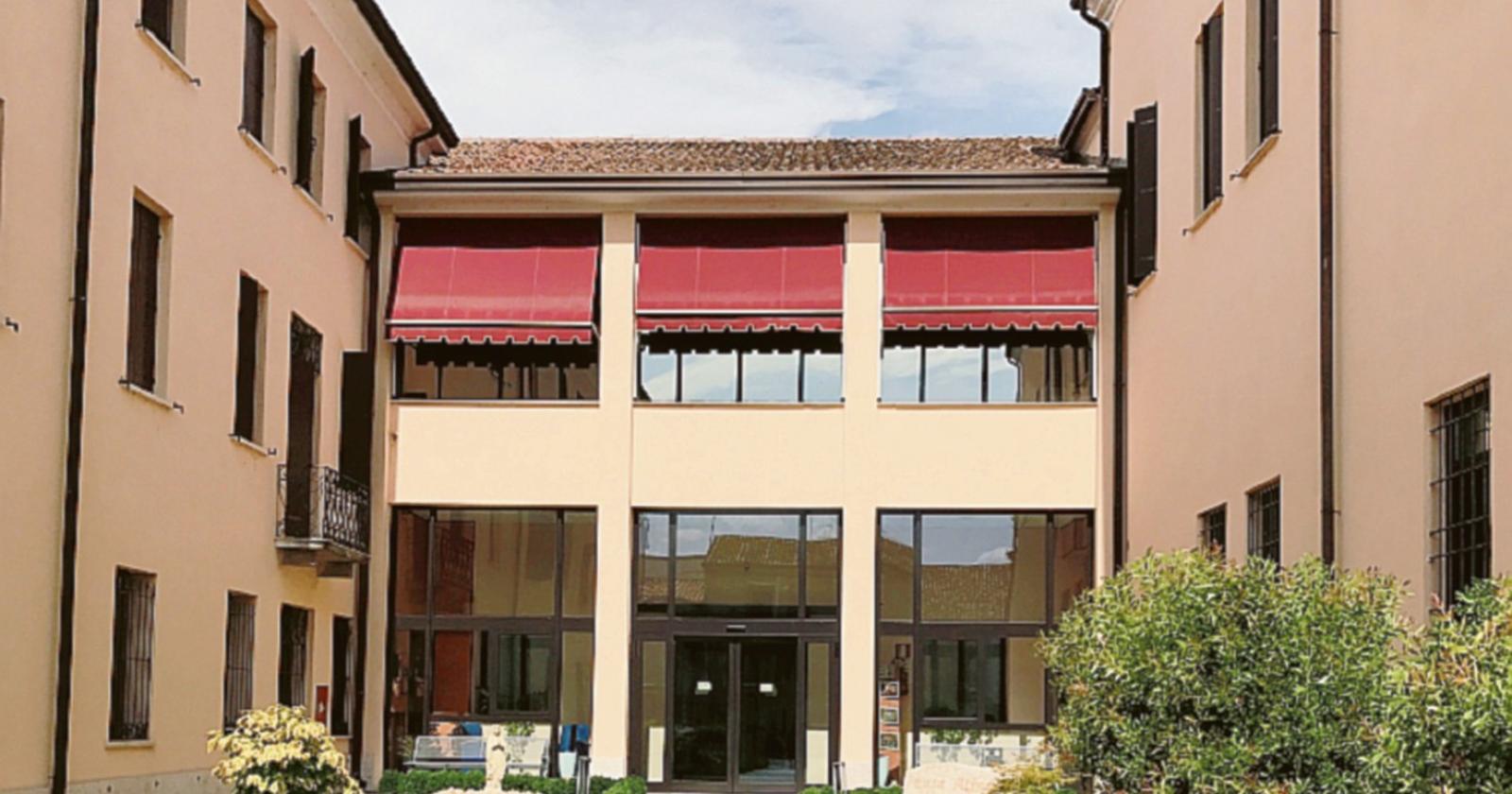 Non solo abbracci, tornano i servizi e l'animazione in Casa Albergo