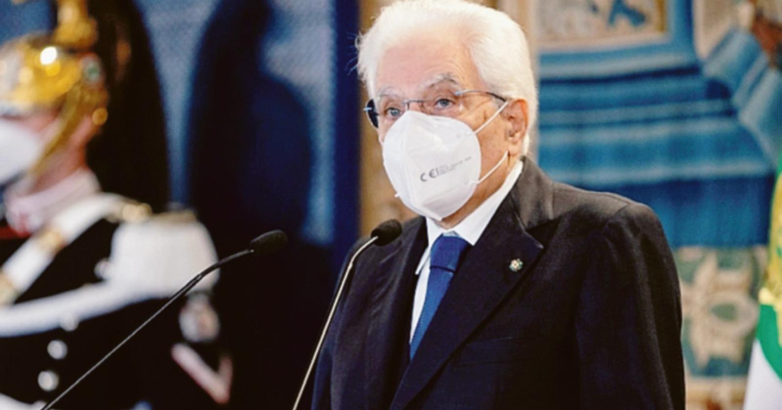 Mattarella omaggia medici e infermieri. “Patrimonio del paese”