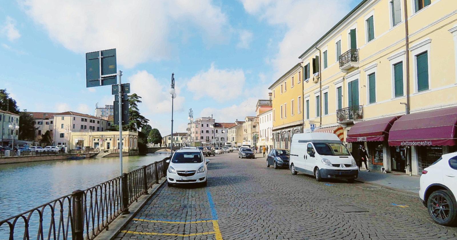 "Calpestati i diritti dei cittadini, questa gestione di viabilità e posteggi penalizza il centro"
