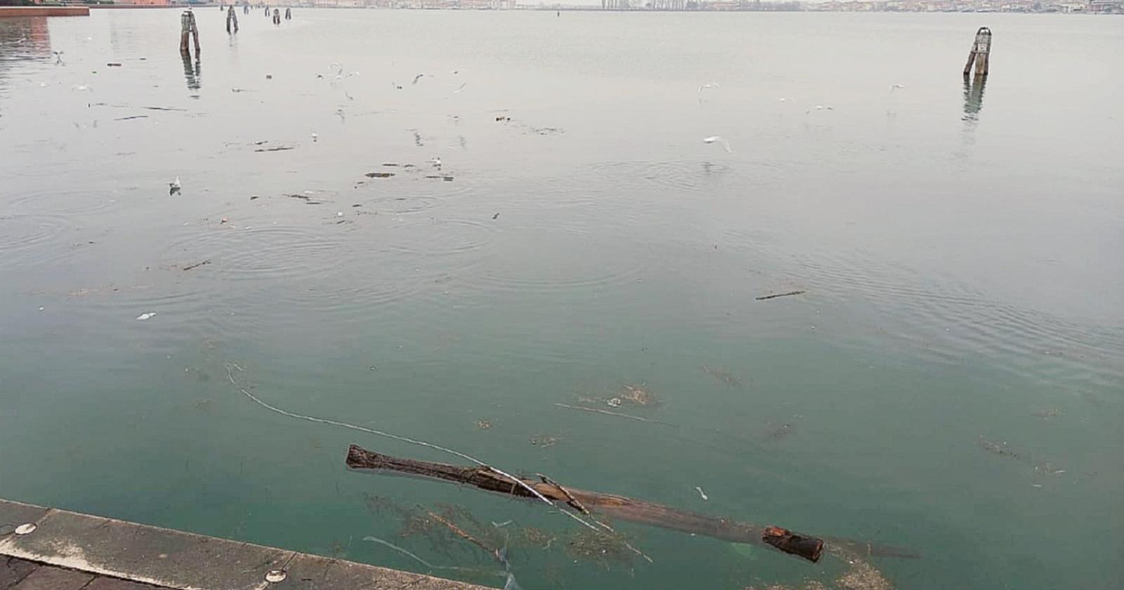 “Bricole vaganti”, pericolo in Laguna
