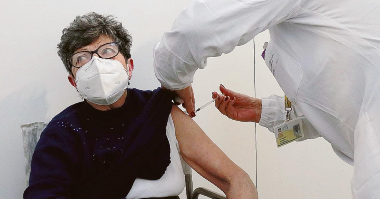 Entro marted&igrave; prima dose a tutti gli anziani