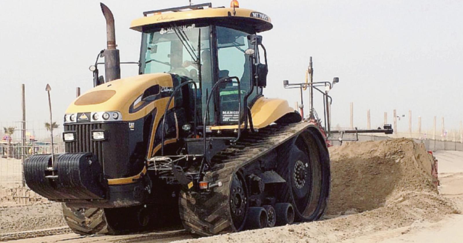 Al lavoro per preparare le spiagge
