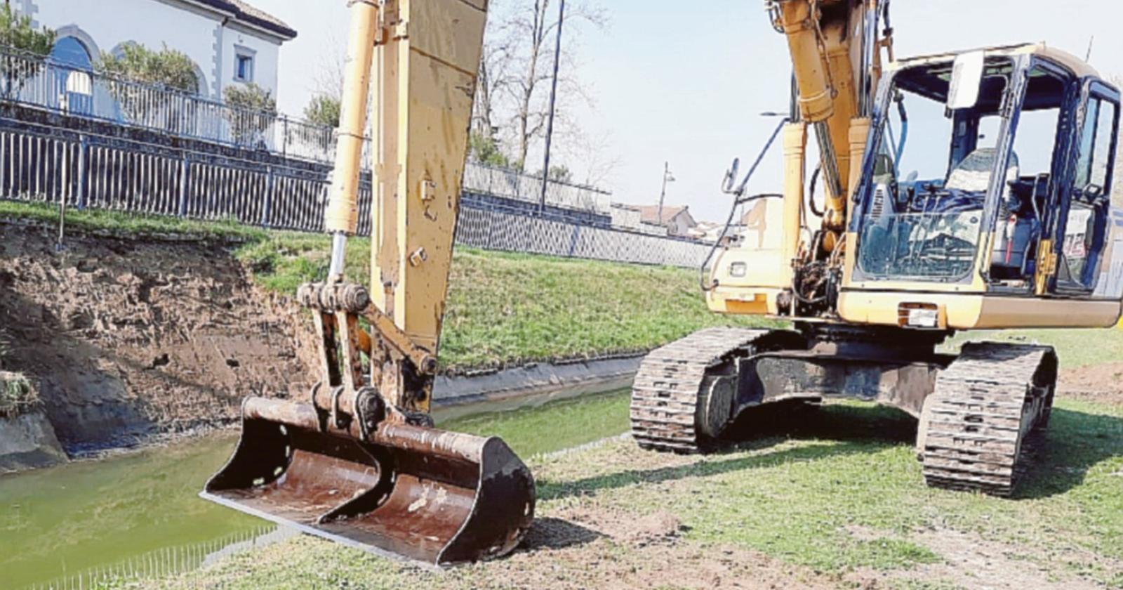 Smottamento sulla canaletta: lavori in corso