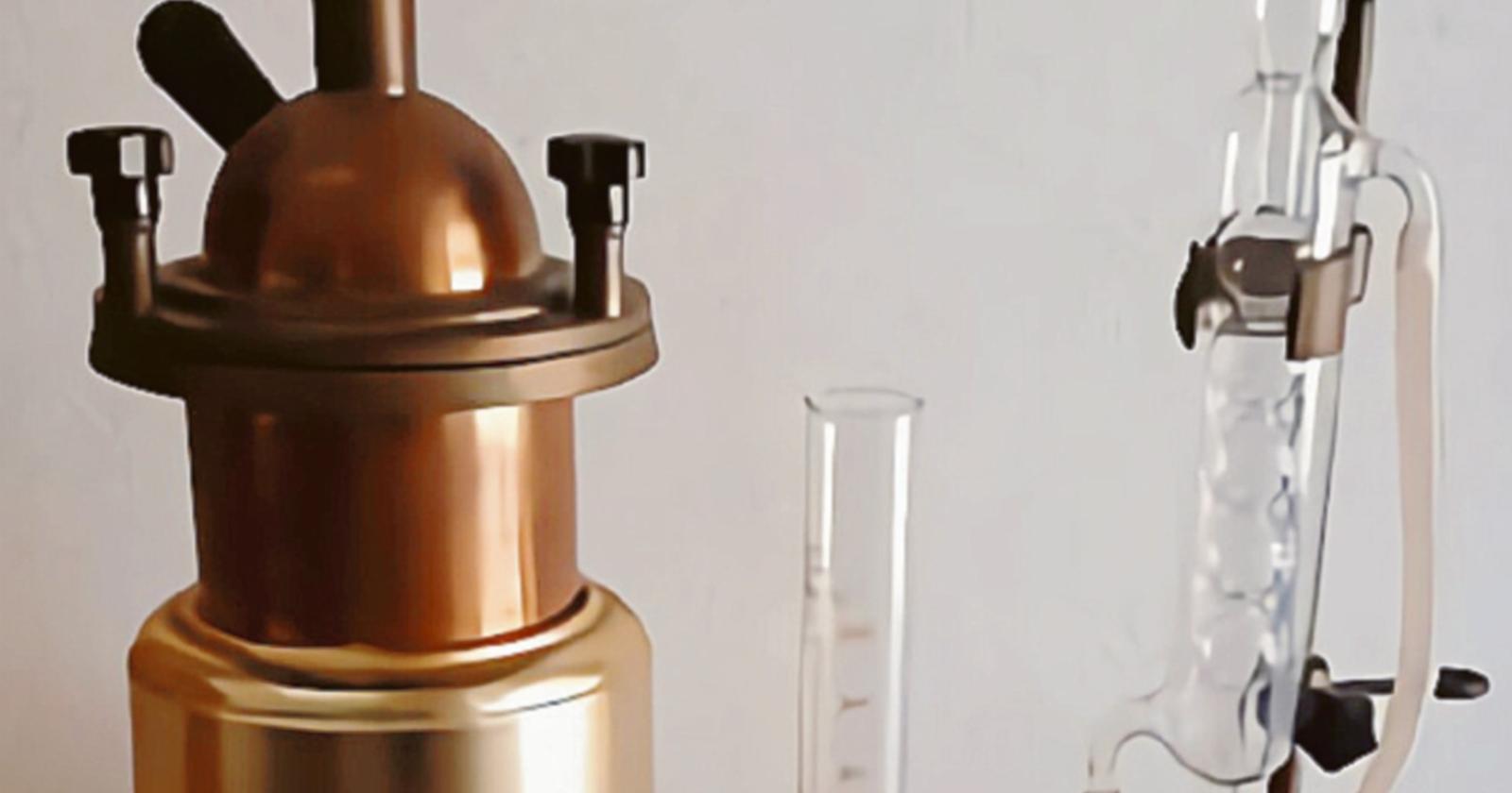 Mille litri di grappa di contrabbando