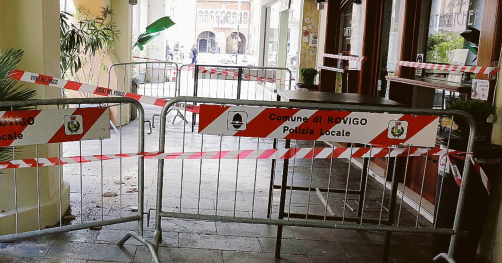 Cade l’intonaco, il Comune nicchia