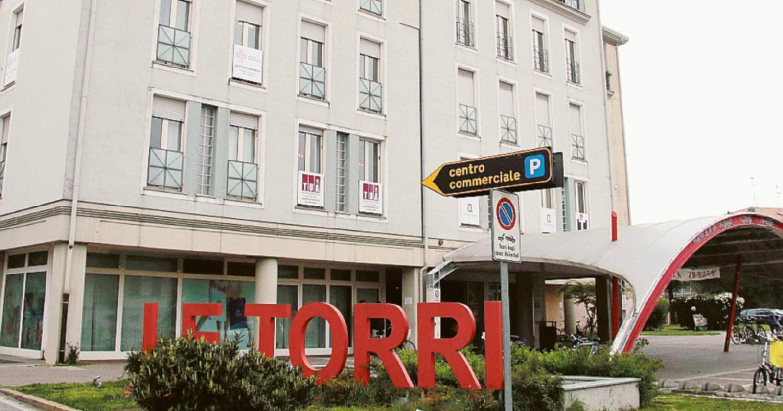 Torri, centro commerciale... a metà