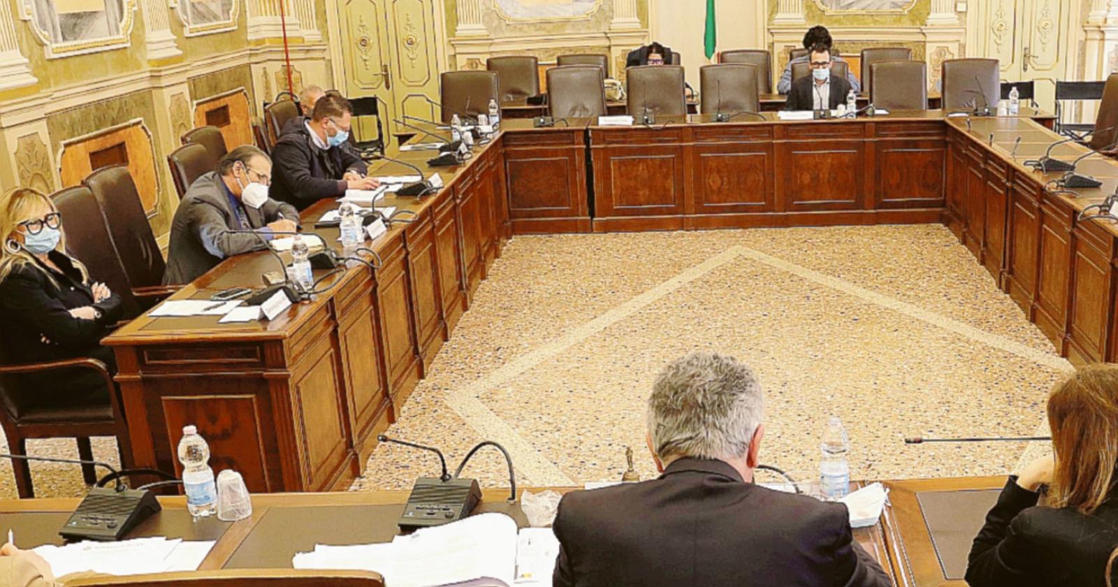 La provincia: “Il nostro palazzo non è in vendita”