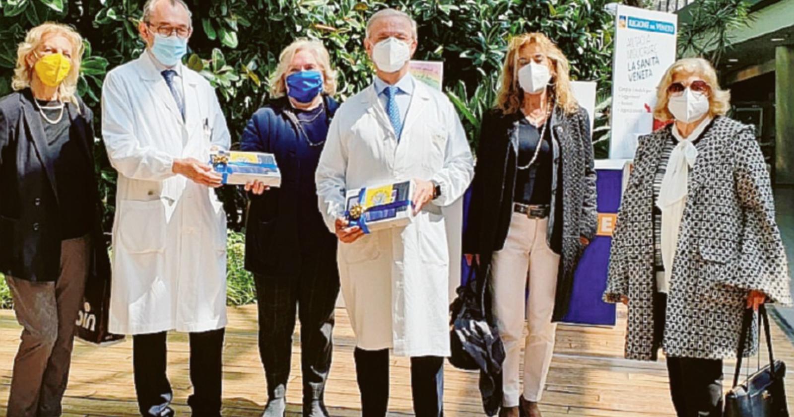 Due tablet regalati all'ospedale 