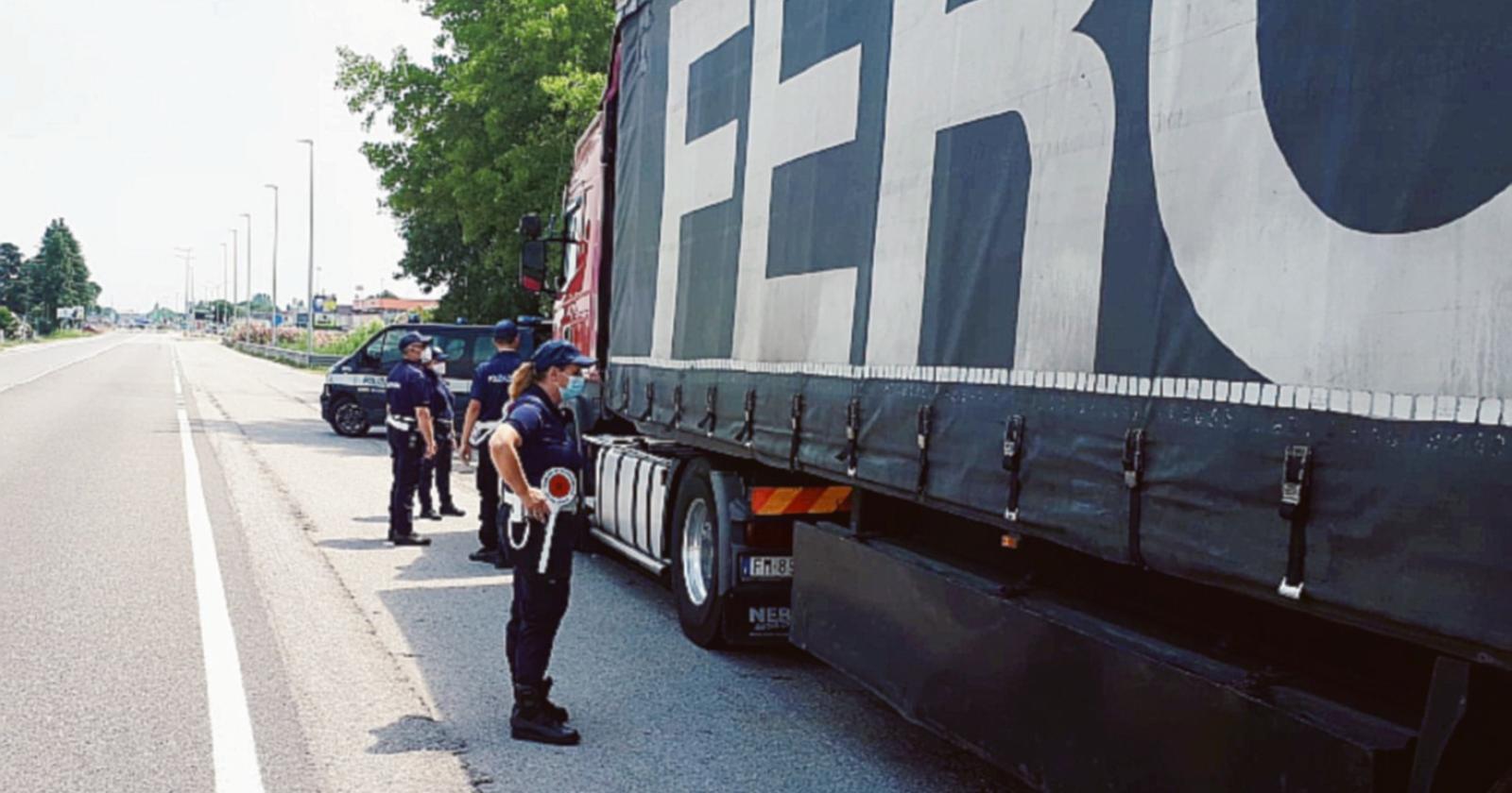 Vigili: controlli ai camion in transito