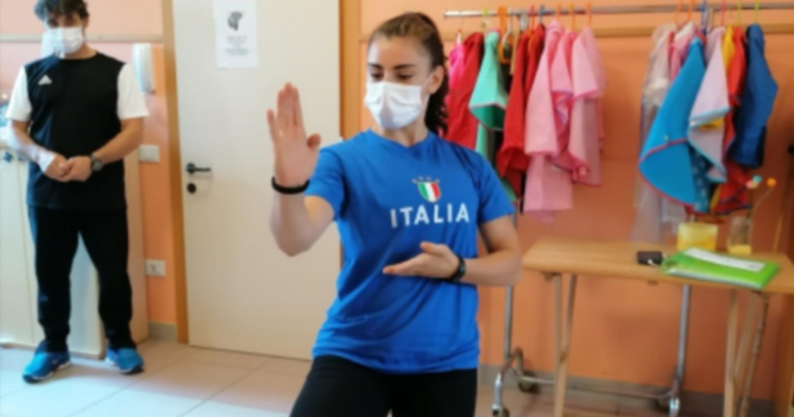 La campionessa tra i bimbi