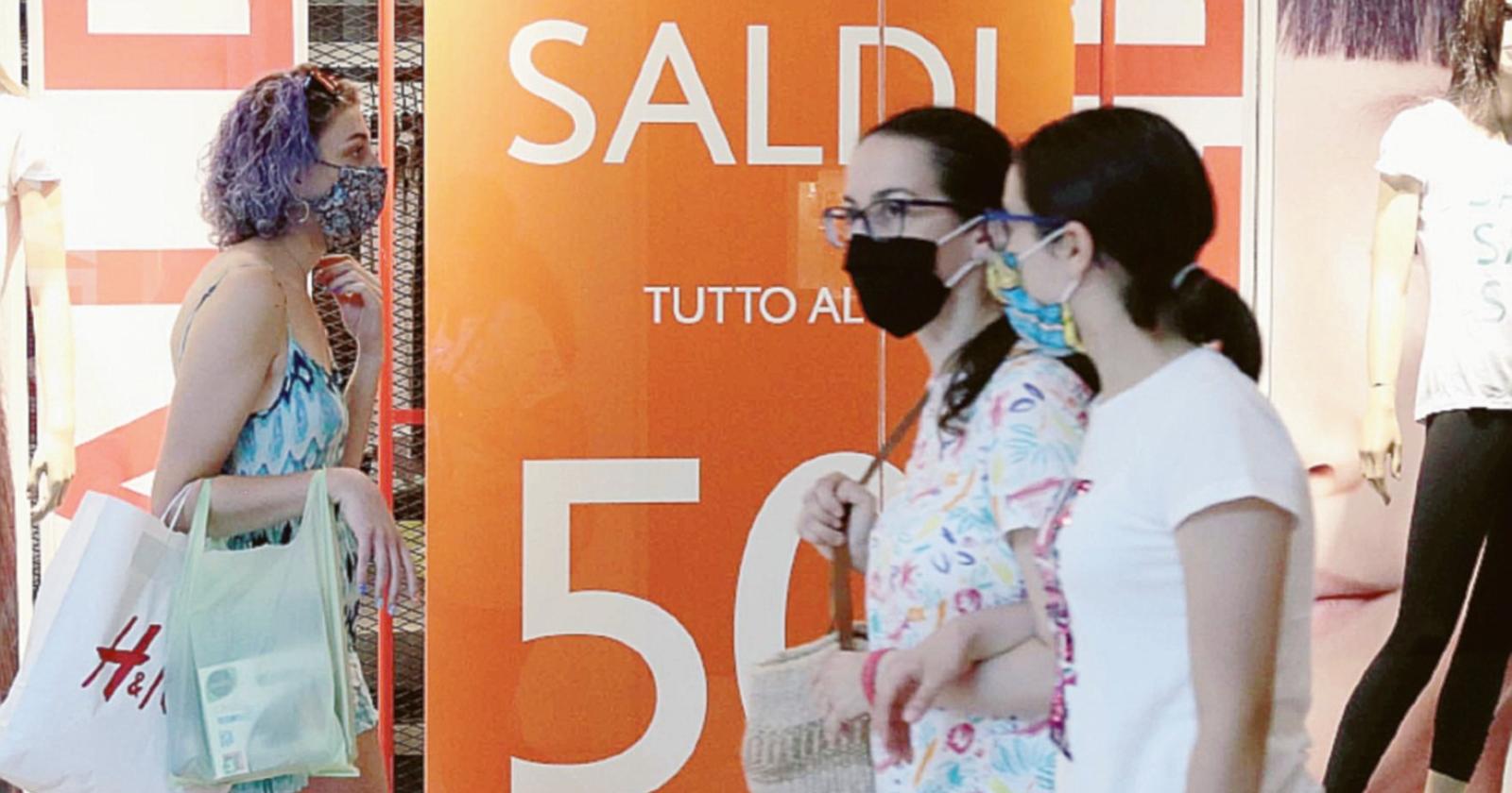 Saldi al via, sabato sera negozi aperti a Rovigo