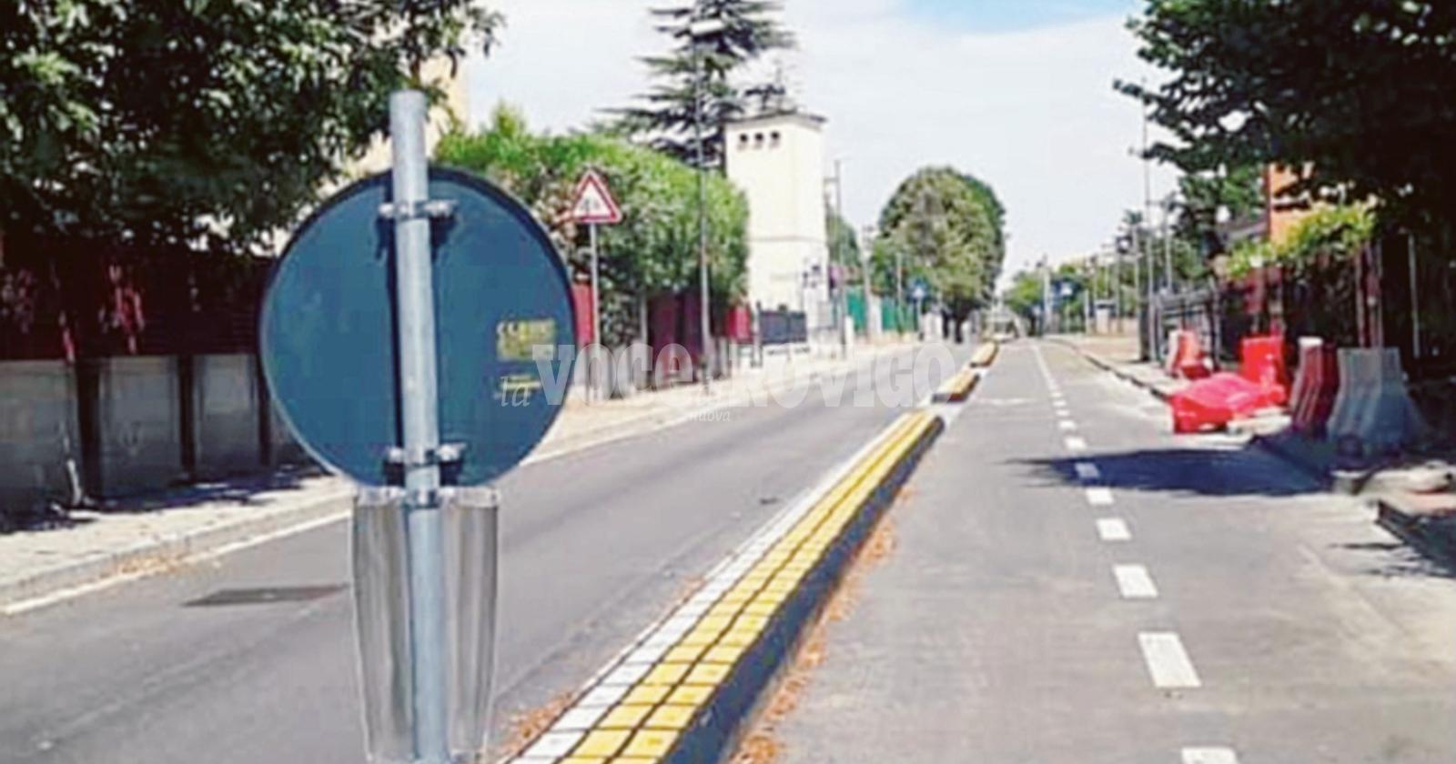 Via Dante: oscurati i segnali della ciclabile