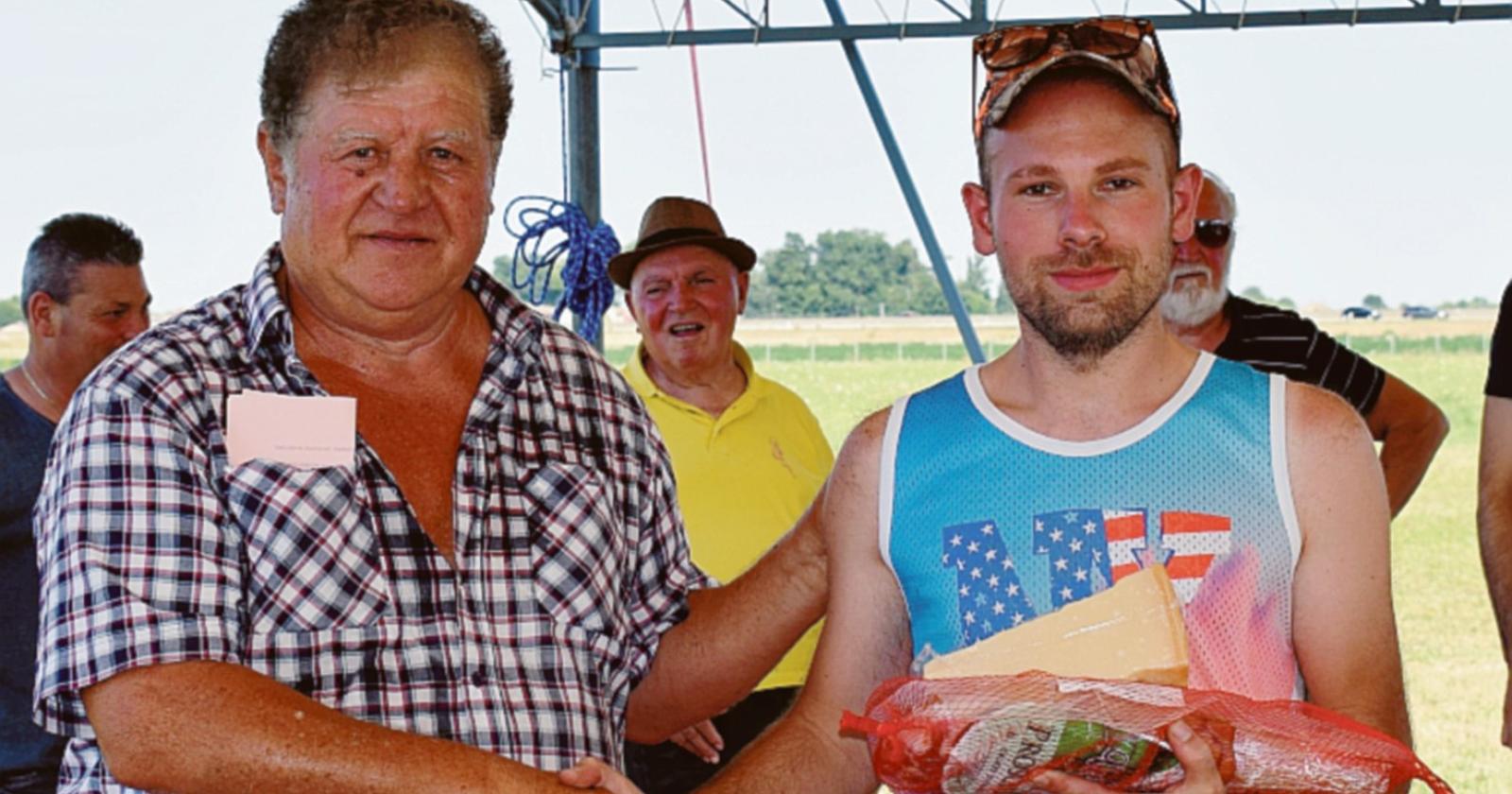I vincitori della gara della “salsiccia”