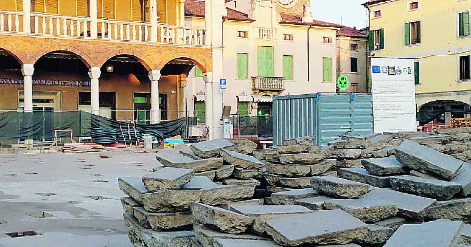 Piazza Risorgimento, il liston si avvia verso il giro di boa