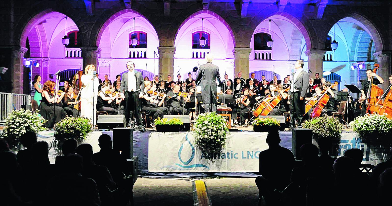 La grande lirica ritorna in piazza