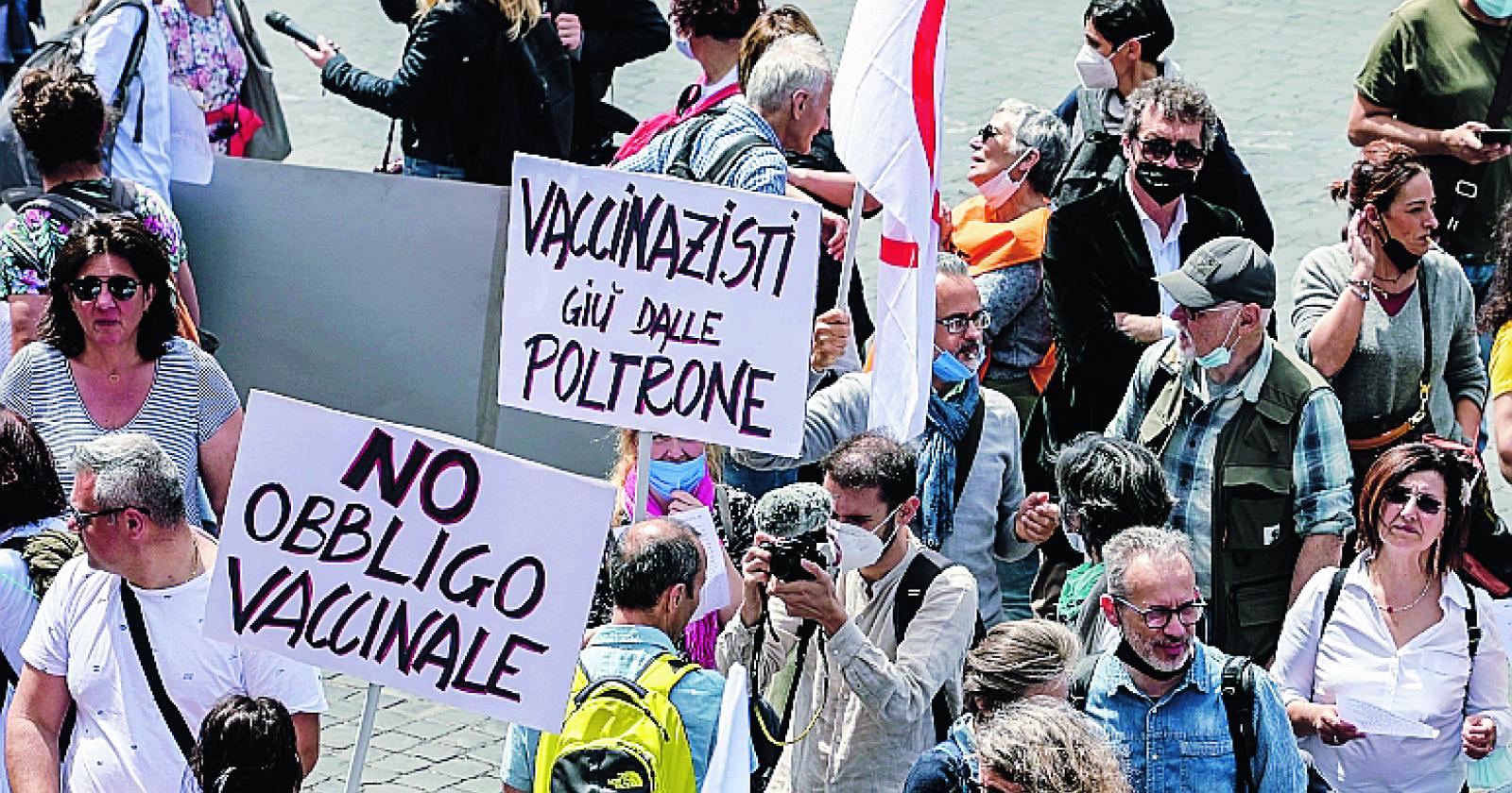 “No vax, un gruppo di fulminati”