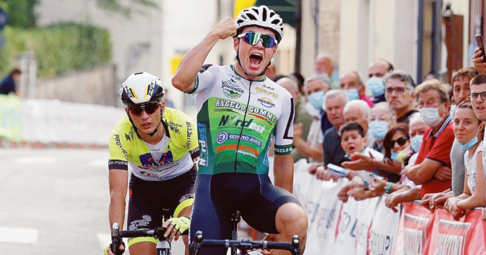 Angelo Gomme, Nicolò Costa Pellicciari trionfa